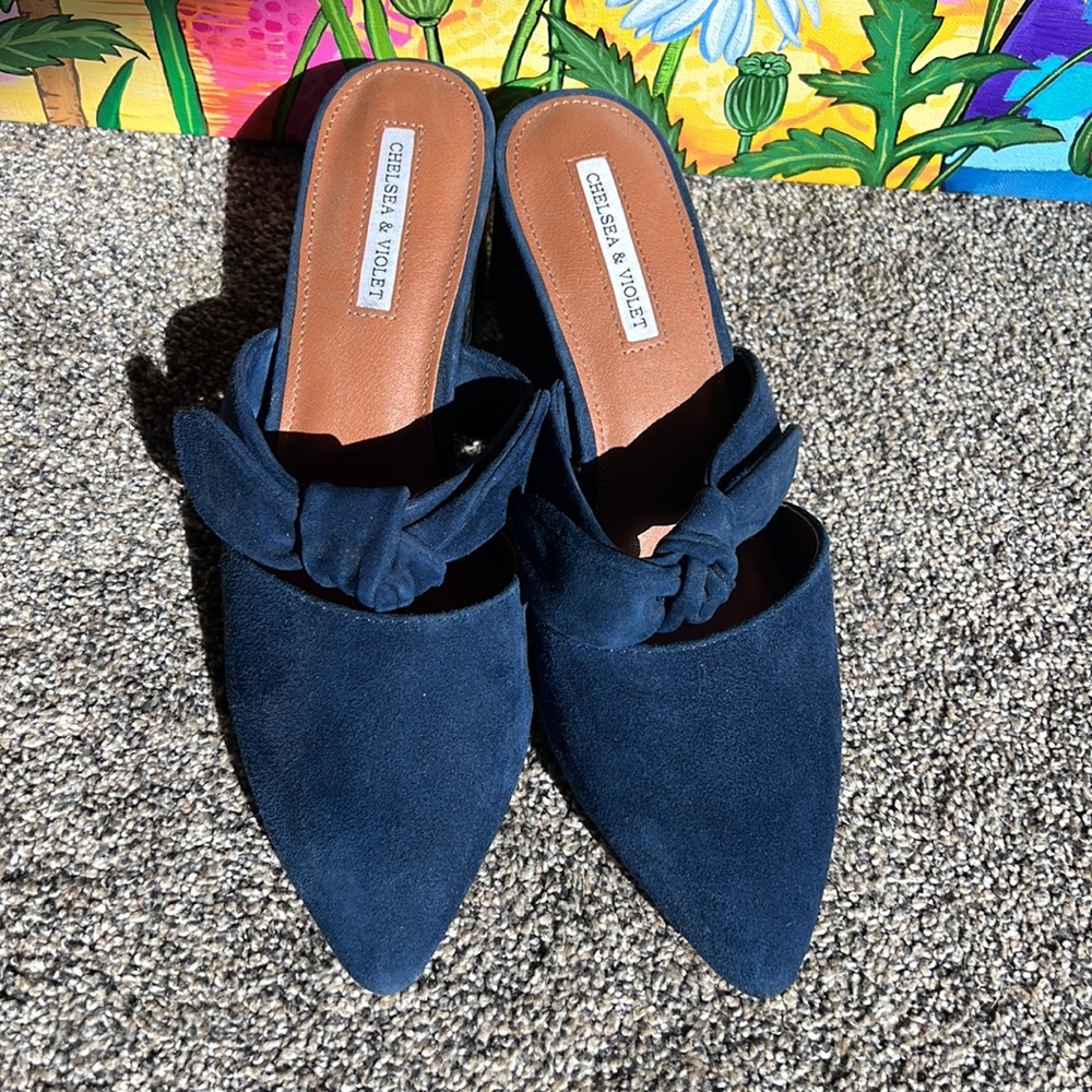 Chelsea & Violet Navy Blue Heels - Picture 2 of 6